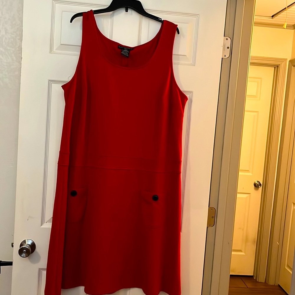 WOMEN’S PLUS SIZE SLEEVELESS DRESS : SIZE 20W